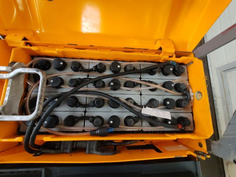 Jungheinrich ERE 225 2021y/ 3285mh &mdash; used warehouse equipment | Booster Lift