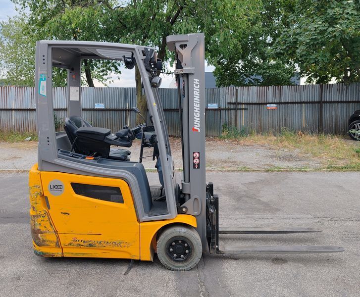 Jungheinrich EFG 213 Li-ion &mdash; used warehouse equipment | Booster Lift