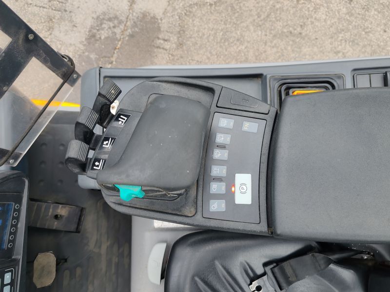 Jungheinrich EFG 213 Li-ion &mdash; used warehouse equipment | Booster Lift