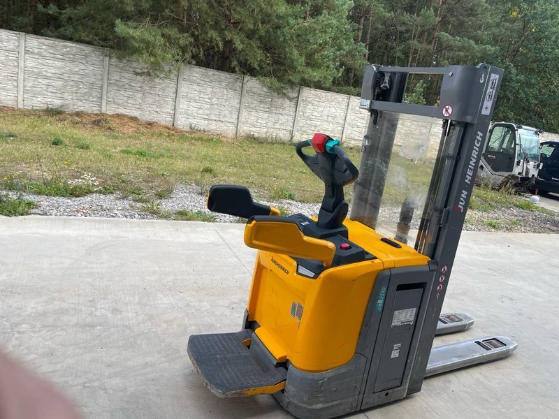 Jungheinrich ERC 214z 4.3m/ initial &mdash; вживана складська техніка | Booster Lift