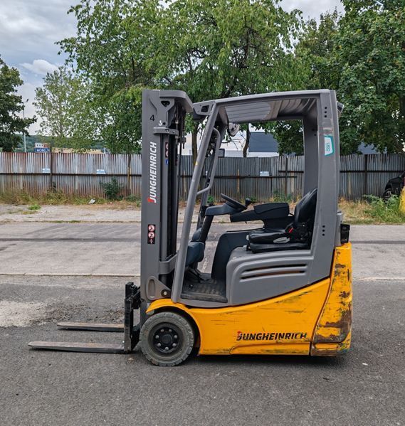 Jungheinrich EFG 213 Li-ion &mdash; used warehouse equipment | Booster Lift
