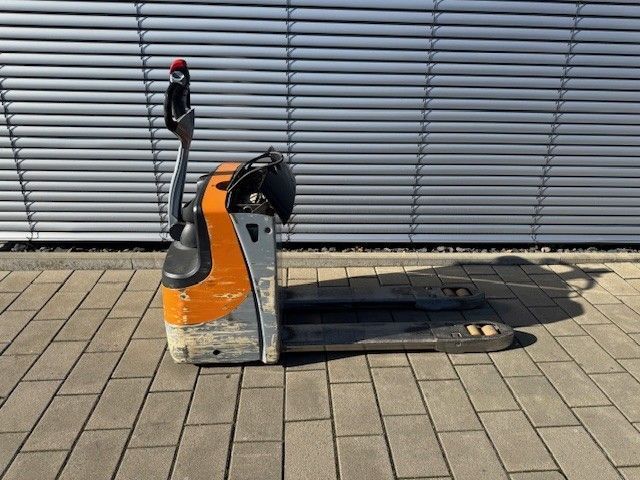 Still EXU 16 &mdash; jazden&aacute; manipulačn&aacute; technika | Booster Lift