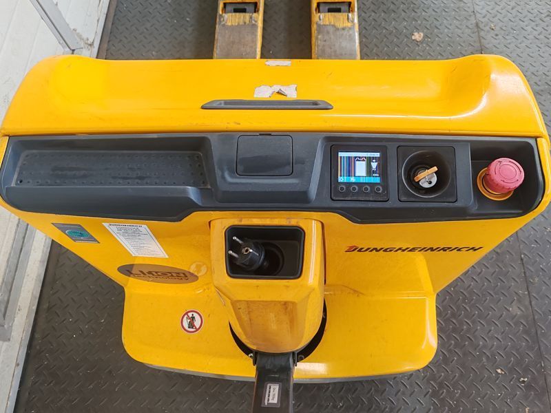 Jungheinrich EJE 116 li-ion &mdash; used warehouse equipment | Booster Lift