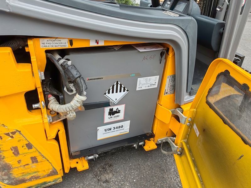 Jungheinrich EFG 213 Li-ion &mdash; used warehouse equipment | Booster Lift