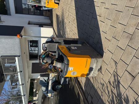 Jungheinrich EZS130 Li-Ion &mdash; jazden&aacute; manipulačn&aacute; technika | Booster Lift