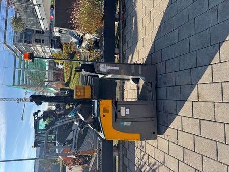 Jungheinrich EZS130 Li-Ion &mdash; jazden&aacute; manipulačn&aacute; technika | Booster Lift