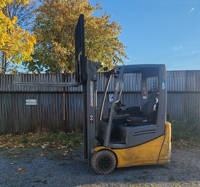 Jungheinrich EFG 215 &mdash; gebrauchte Stapler | Booster Lift