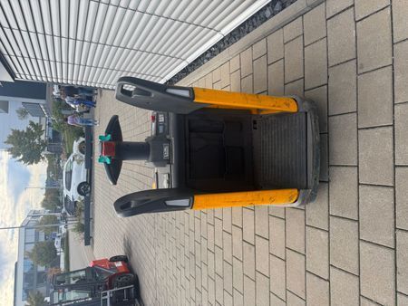 Jungheinrich ERE 225 DrivePlus &mdash; вживана складська техніка | Booster Lift