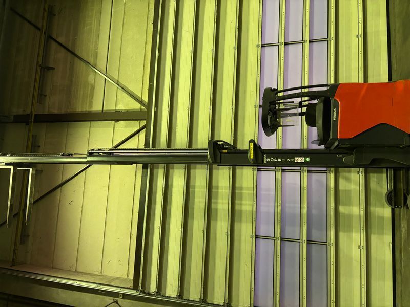 Linde R14B-01 &mdash; used warehouse equipment | Booster Lift