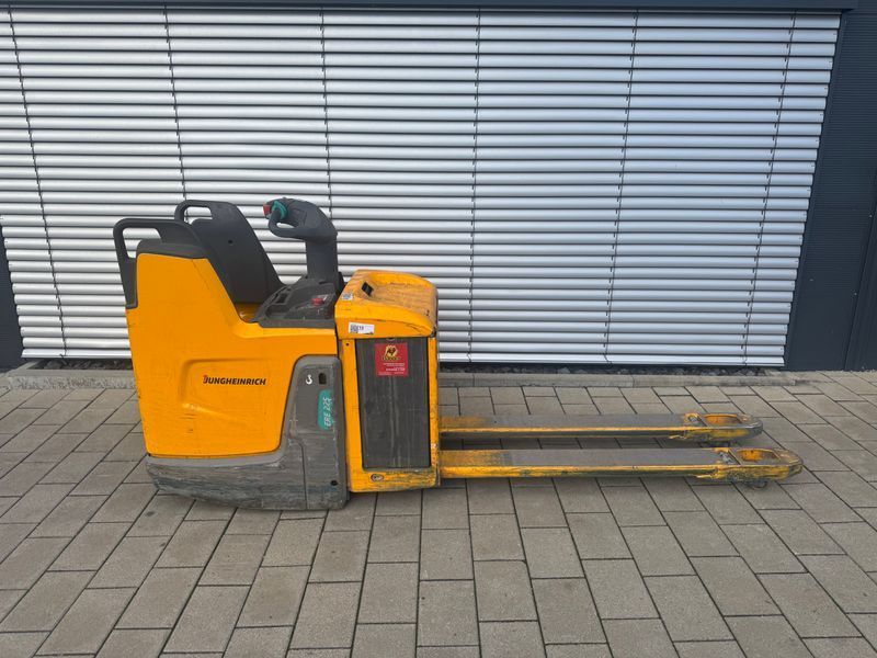 Jungheinrich ERE 225 DrivePlus &mdash; вживана складська техніка | Booster Lift