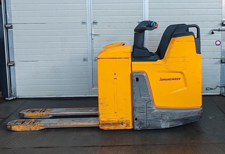 Jungheinrich ERE 225 2t/ batt2023 &mdash; gebrauchte Stapler | Booster Lift
