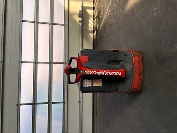 Linde T 18 &mdash; used warehouse equipment | Booster Lift