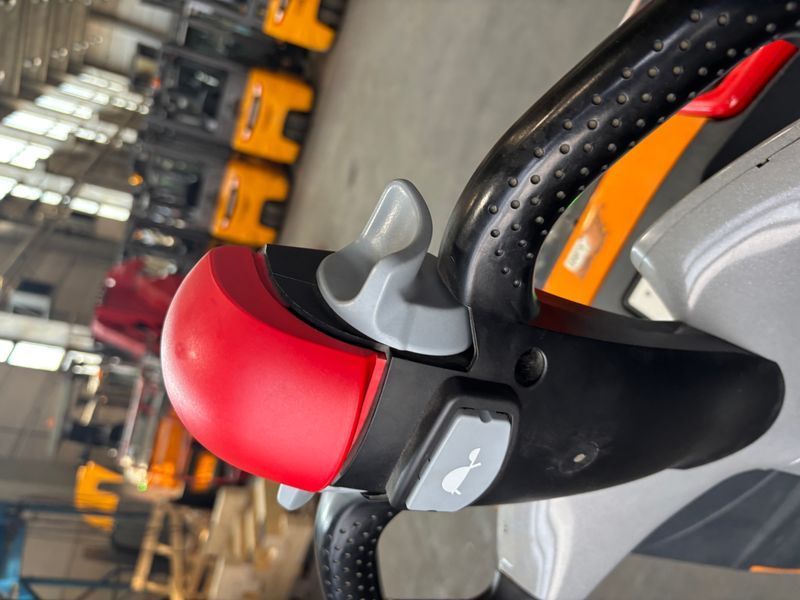 Still EXU 18 Li-lon &mdash; used warehouse equipment | Booster Lift