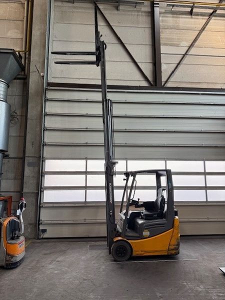 Jungheinrich EFG 215 Li-Lion &mdash; gebrauchte Stapler | Booster Lift