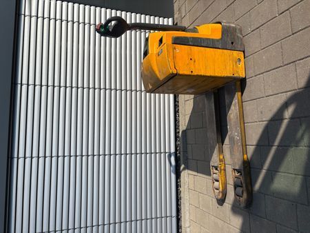 Jungheinrich EJE 220 &mdash; used warehouse equipment | Booster Lift