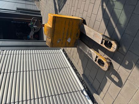 Jungheinrich EJE 220 &mdash; used warehouse equipment | Booster Lift