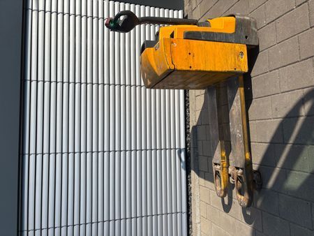 Jungheinrich EJE 220 &mdash; used warehouse equipment | Booster Lift