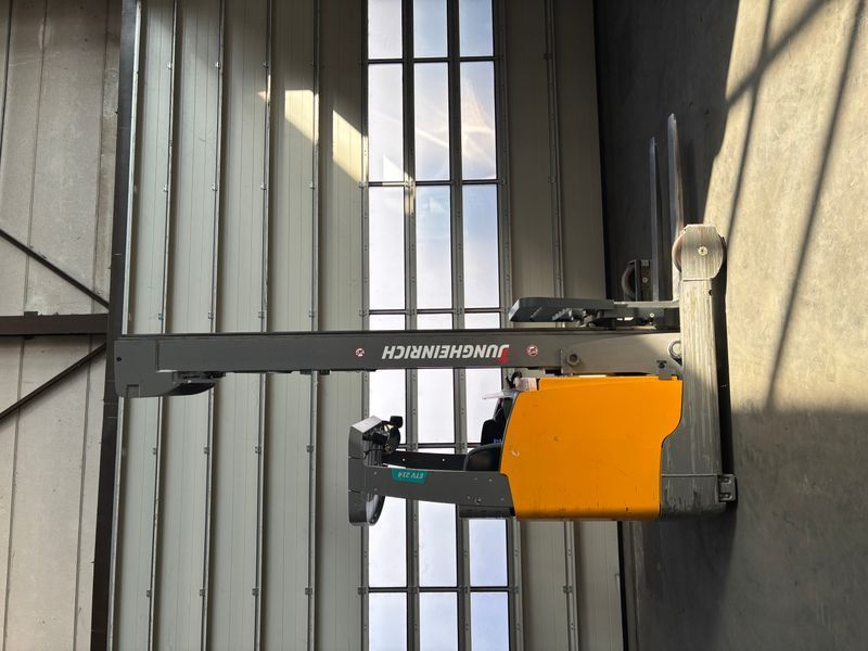 Jungheinrich ETV 214 &mdash; used warehouse equipment | Booster Lift