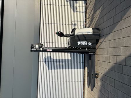 Bobcat BSR16N-I &mdash; jazden&aacute; manipulačn&aacute; technika | Booster Lift
