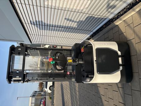 Bobcat BSR16N-I &mdash; used warehouse equipment | Booster Lift