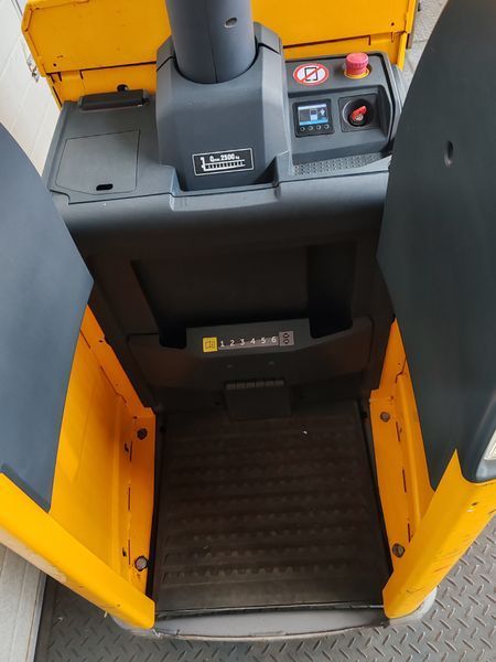 Jungheinrich ERE 225 2.5t/ 2021y/ 4431h &mdash; jazden&aacute; manipulačn&aacute; technika | Booster Lift