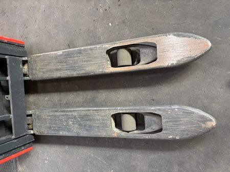 Linde L 12 &mdash; used warehouse equipment | Booster Lift