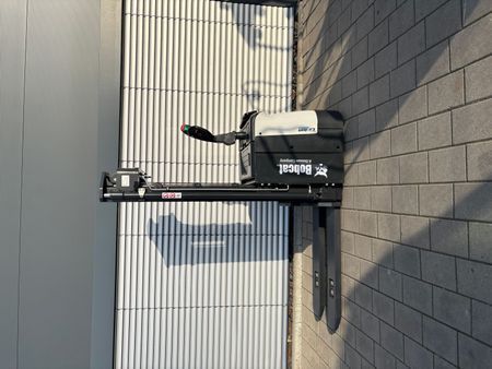 Bobcat BSR16N-I &mdash; jazden&aacute; manipulačn&aacute; technika | Booster Lift