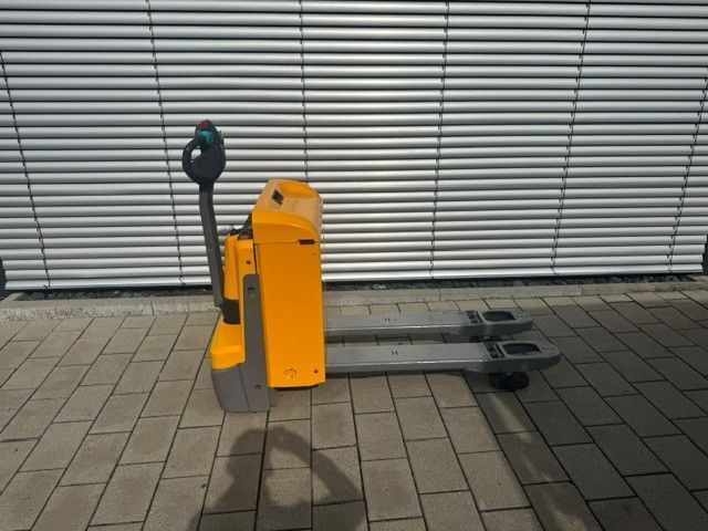 Jungheinrich EJE 116 &mdash; used warehouse equipment | Booster Lift