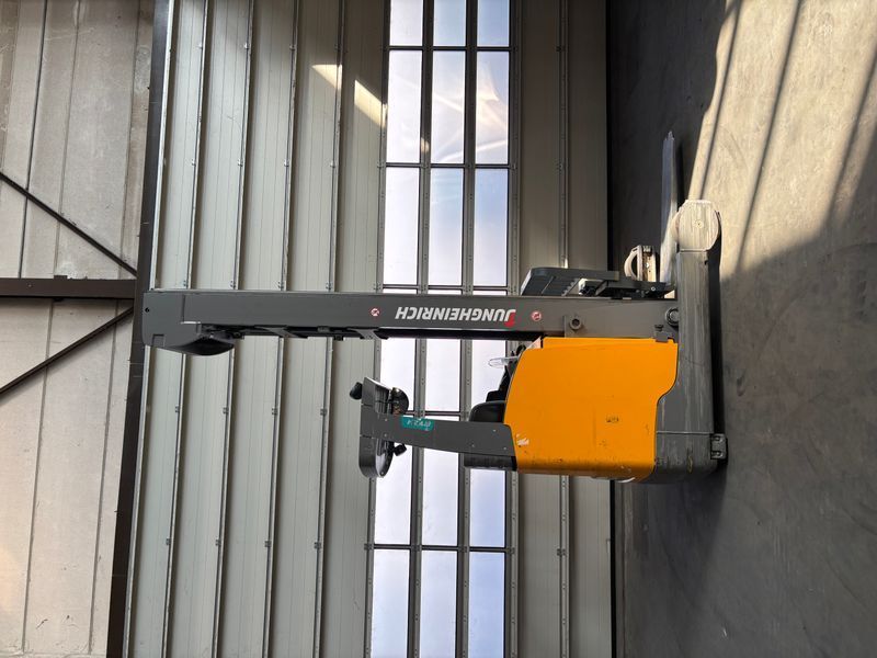 Jungheinrich ETV 214 &mdash; gebrauchte Stapler | Booster Lift