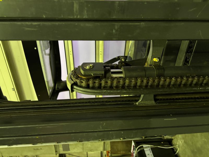 Linde R14B-01 &mdash; used warehouse equipment | Booster Lift