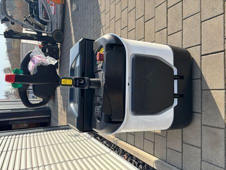 Bobcat BPR20N &mdash; jazden&aacute; manipulačn&aacute; technika | Booster Lift