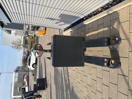 Bobcat BPR20N &mdash; jazden&aacute; manipulačn&aacute; technika | Booster Lift