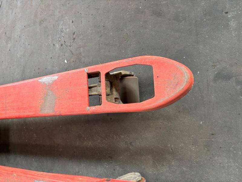 Linde T 16 &mdash; used warehouse equipment | Booster Lift
