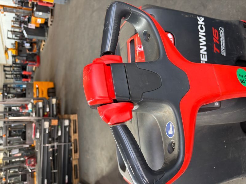 Linde T 16 &mdash; used warehouse equipment | Booster Lift