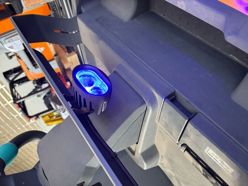 Jungheinrich ECE 320 &mdash; gebrauchte Stapler | Booster Lift