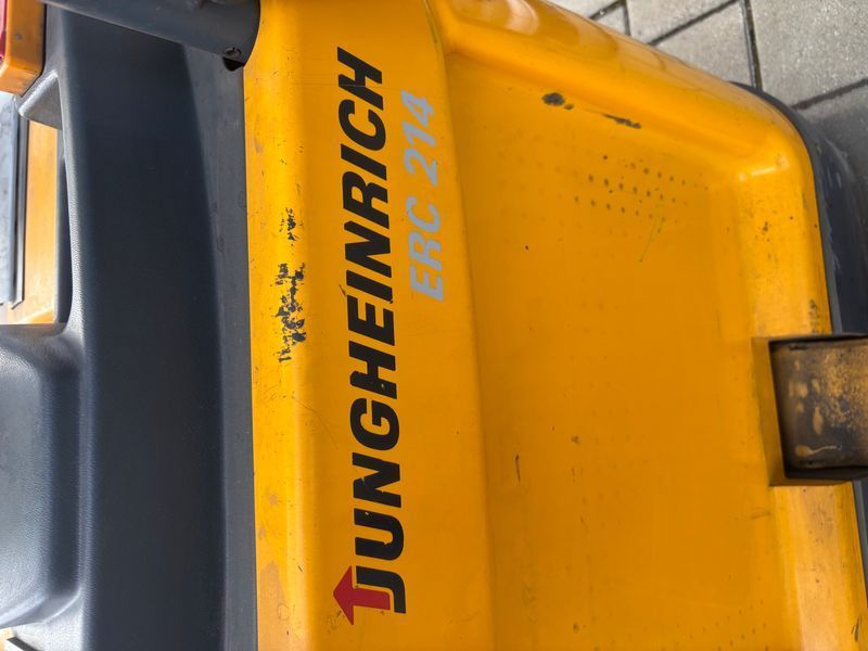 Jungheinrich ERC 214 &mdash; jazden&aacute; manipulačn&aacute; technika | Booster Lift