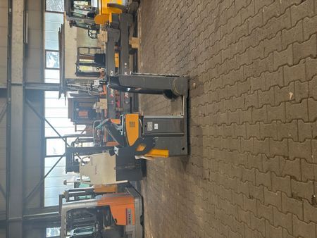 Jungheinrich EZS130 Lithium &mdash; used warehouse equipment | Booster Lift