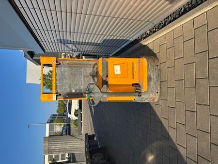 Jungheinrich EJC 216z &mdash; jazden&aacute; manipulačn&aacute; technika | Booster Lift