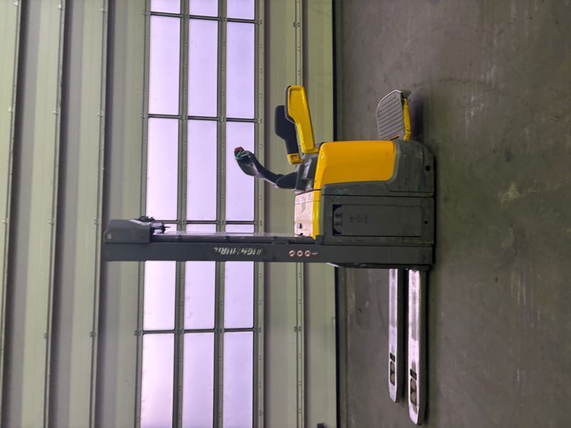 Jungheinrich ERC 216z Li-lon &mdash; gebrauchte Stapler | Booster Lift