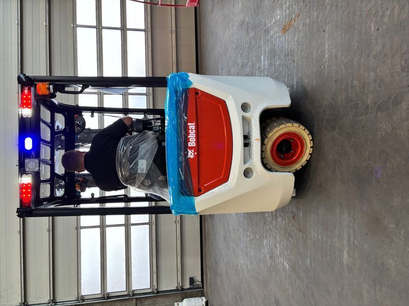 Bobcat B18NT &mdash; jazden&aacute; manipulačn&aacute; technika | Booster Lift