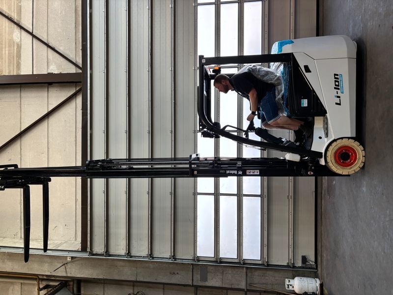 Bobcat B18NT &mdash; jazden&aacute; manipulačn&aacute; technika | Booster Lift