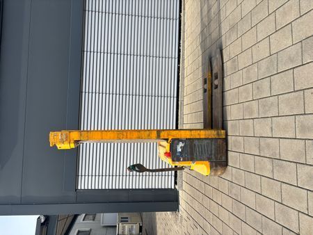 Jungheinrich EJC 112 RES//LS//BIS//13.03.2026 &mdash; jazden&aacute; manipulačn&aacute; technika | Booster Lift