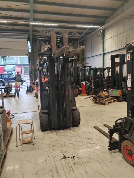 Linde E30/600H(387) Batt2022 BJ &mdash; gebrauchte Stapler | Booster Lift
