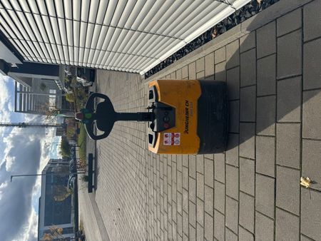 Jungheinrich EME114 - NEUE Batterien 10/2025 &mdash; gebrauchte Stapler | Booster Lift