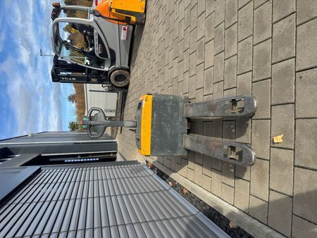 Jungheinrich EME114 - NEUE Batterien 10/2025 &mdash; gebrauchte Stapler | Booster Lift