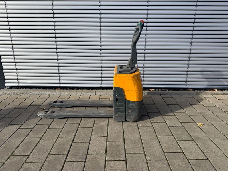 Jungheinrich EME114 - NEUE Batterien 10/2025 &mdash; gebrauchte Stapler | Booster Lift
