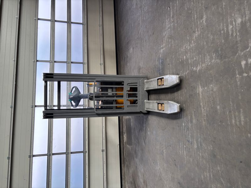 Jungheinrich ERC 216 &mdash; gebrauchte Stapler | Booster Lift