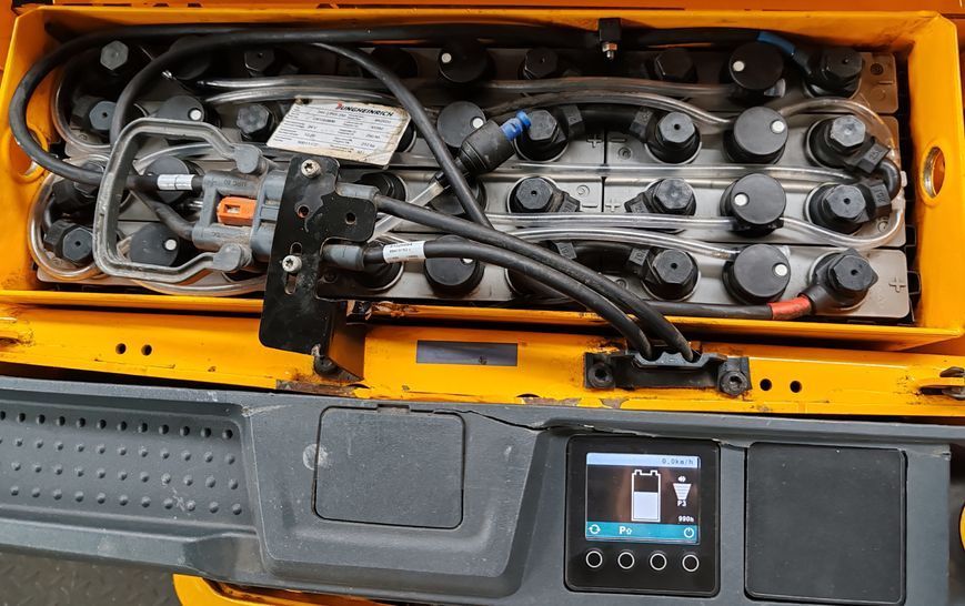 Jungheinrich EJE 116 1.6t/ 990h/ 250ah &mdash; used warehouse equipment | Booster Lift