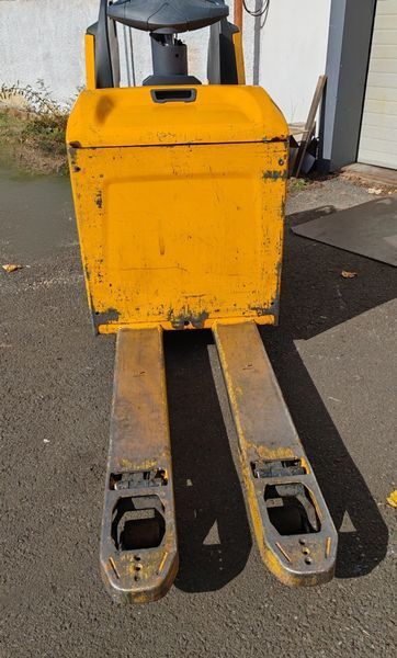 Jungheinrich ERE 225 2021y/ 1836mh &mdash; used warehouse equipment | Booster Lift