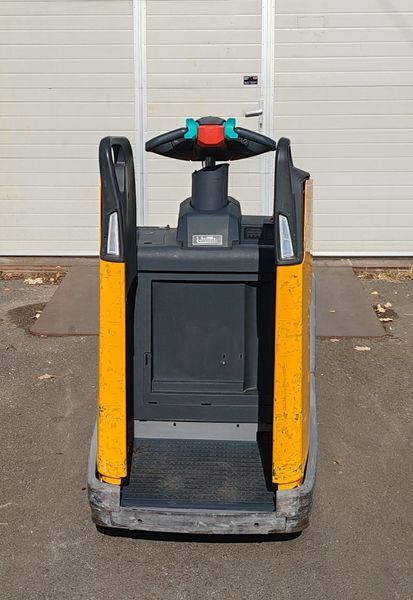 Jungheinrich ERE 225 2021y/ 1836mh &mdash; used warehouse equipment | Booster Lift
